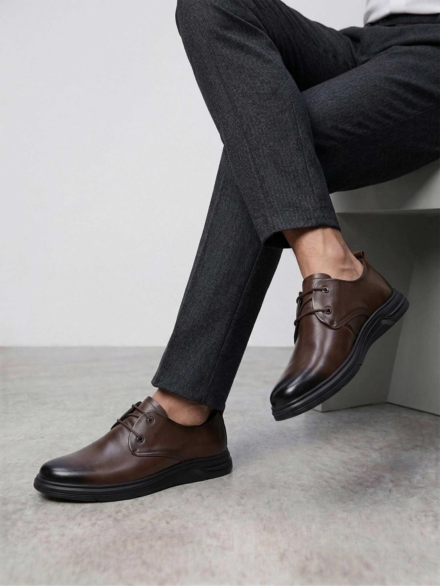 Туфли коричневого цвета со шнуровкой